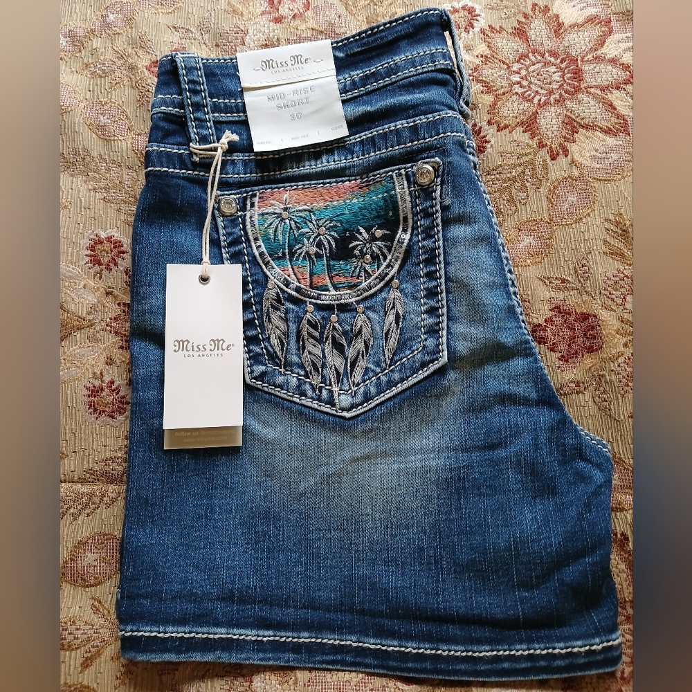 Vintage Miss Me #M3592H Shorts, Embroidered Dream Catcher & Sunset Beach, 30
